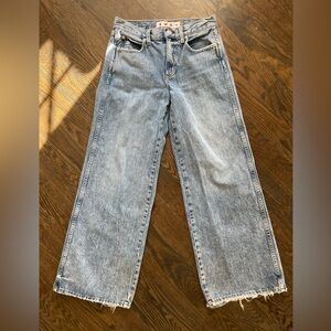 AMO jeans
With tear in back. Needs repair